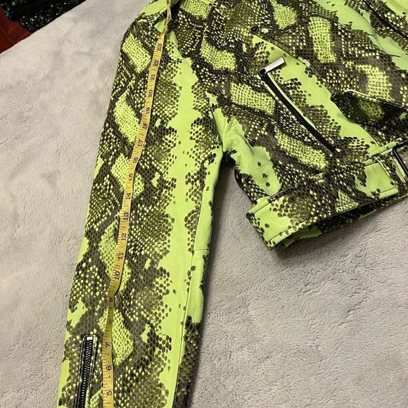BCBG - Melanie Lambskin Leather Cropped Jacket Green Python Print - M and L - Picture 13 of 13